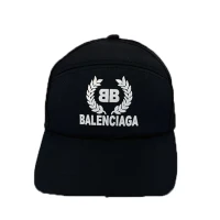 کلاه جلو تلوزیونی پشت تور Balenciaga