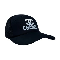 کلاه جلو تلوزیونی پشت تور Chanel